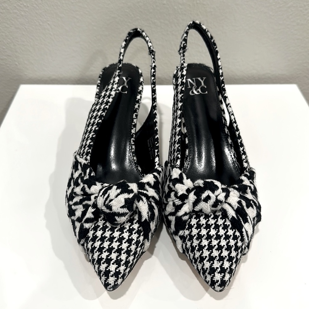 BRAND NEW NY&C black and white bow shoes. Size 8